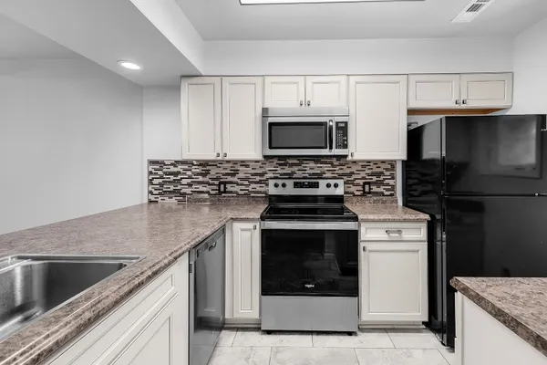 1840 FAIRWAY RIDGE DR 8D