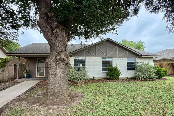1808 BOLINGBROKE PL