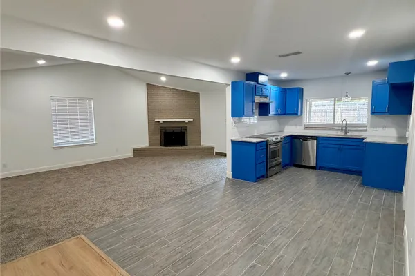 1808 BOLINGBROKE PL