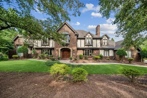 326 RED OAK CT
