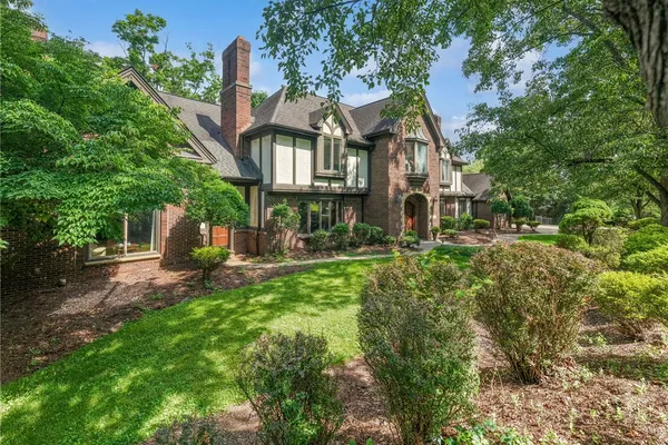 326 RED OAK CT