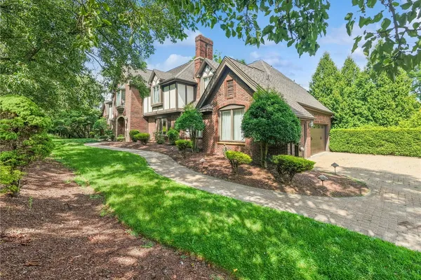 326 RED OAK CT