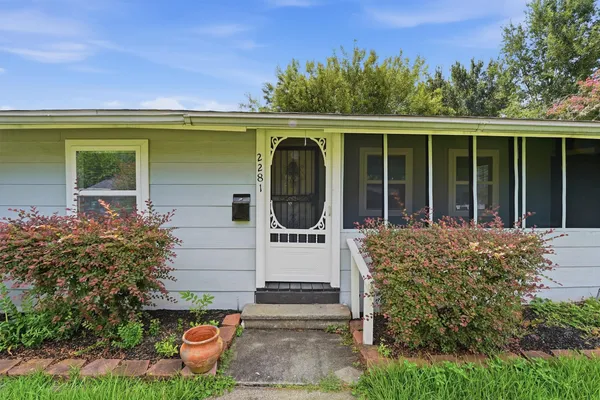 2281 DES JARDINES ST