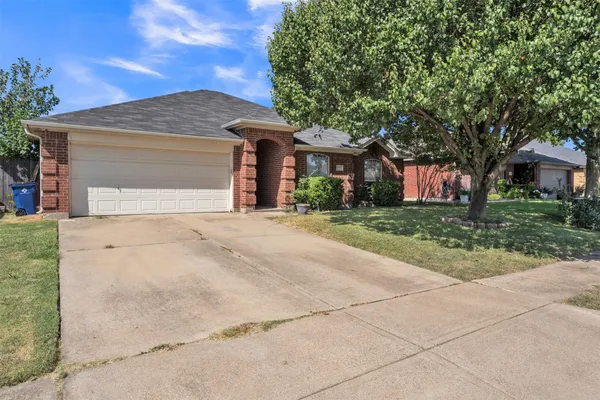 1017 AARON DR