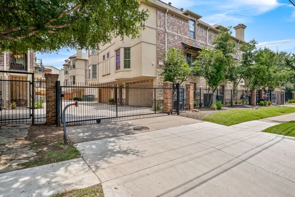 1910 HOPE ST 15