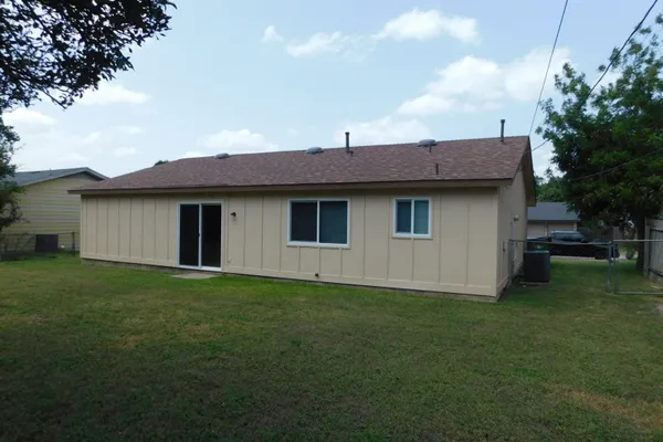 1902 ABERDEEN DR