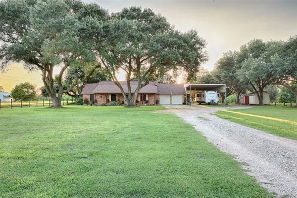 2211 RIVERVIEW DR