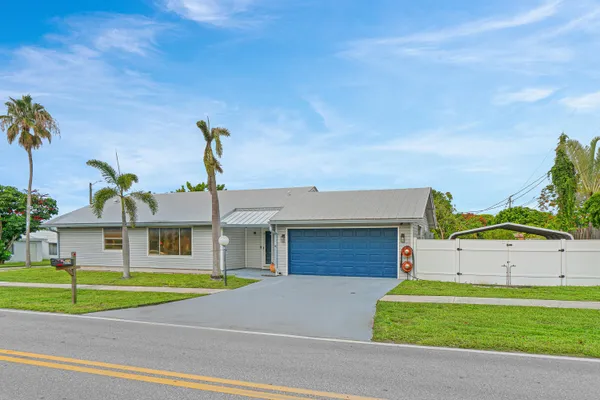 215 SW 8TH ST
