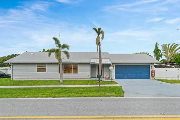 215 SW 8TH ST