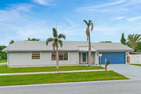215 SW 8TH ST