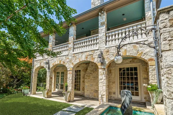 5800 ARMSTRONG PKWY