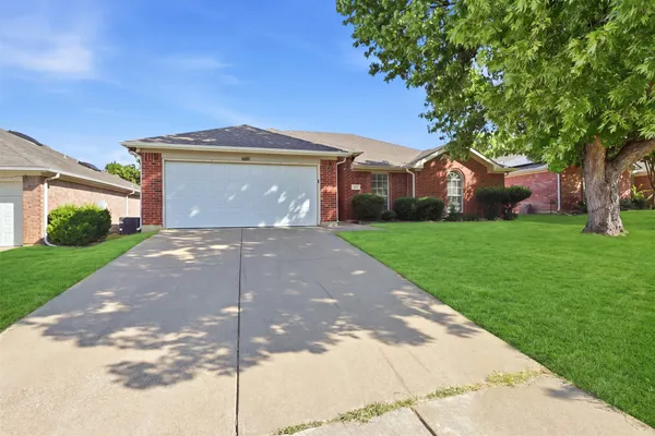 625 JAMIE LN