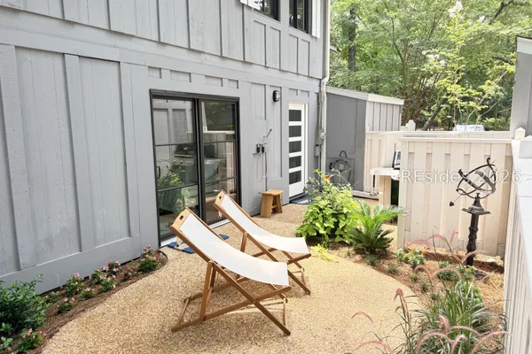 4 HONEYSUCKLE CT