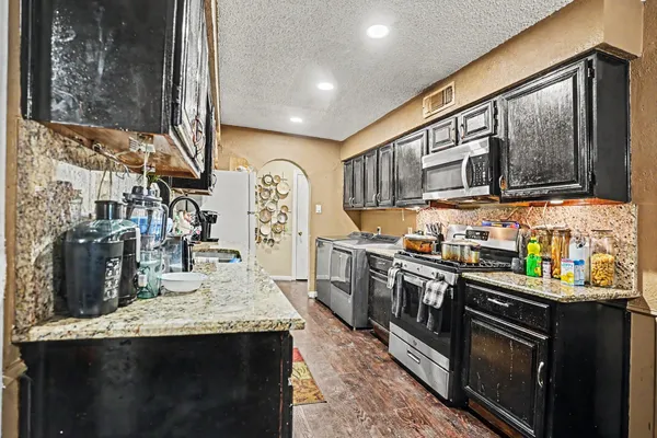 737 JUDY LN
