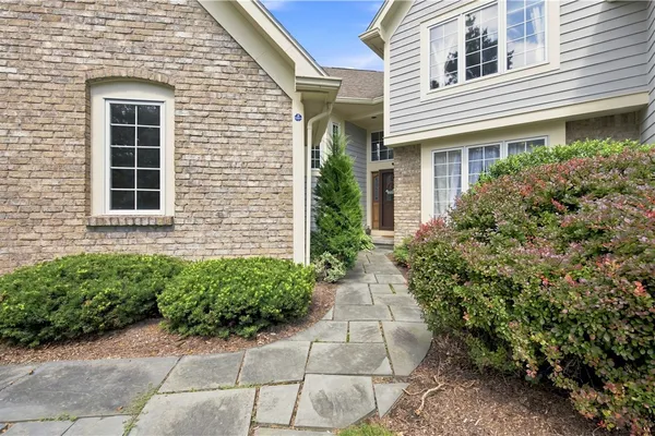 140 REGATTA DR