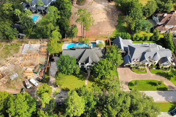 12018 SURREY LN
