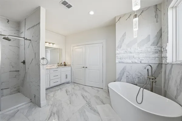 7725 LAKEVIEW CIR
