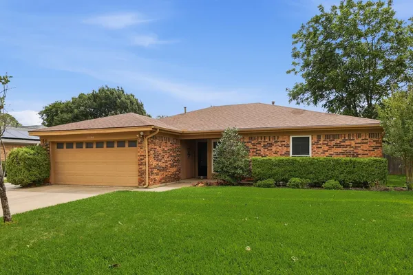 1104 MONTERREY ST
