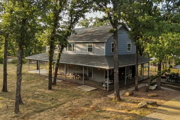 1937 SPRING DR