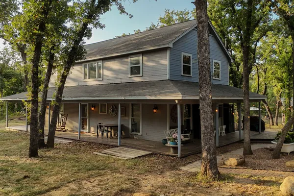 1937 SPRING DR