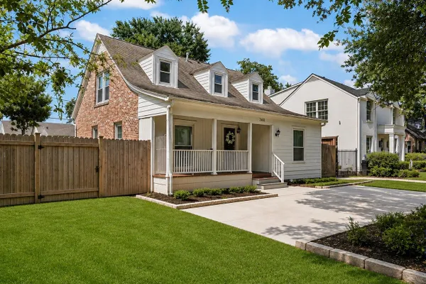 2438 ALBANS RD