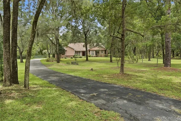 2705 W LIVE OAK ST