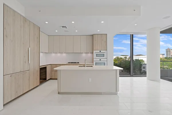 200 ARKONA CT 401