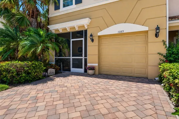 1089 NORMANDIE WAY