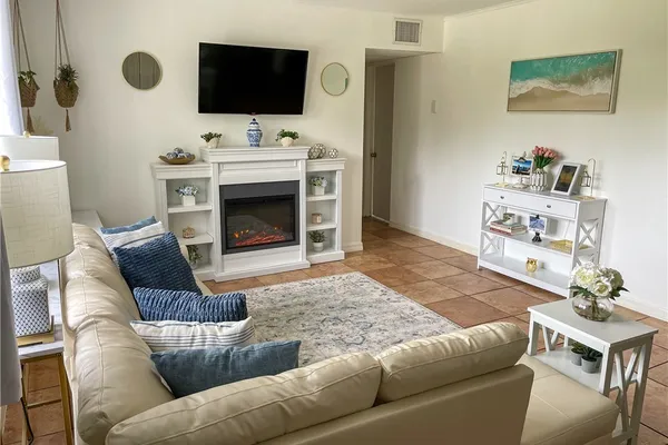 1612 CORONADO RD
