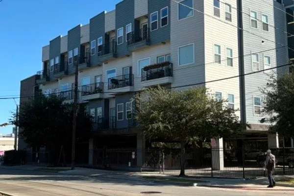 1011 STUDEMONT ST STE 204