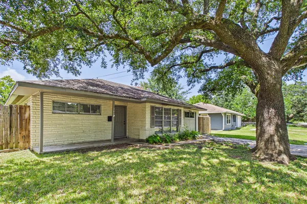 302 SYCAMORE DR