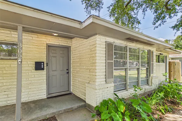 302 SYCAMORE DR