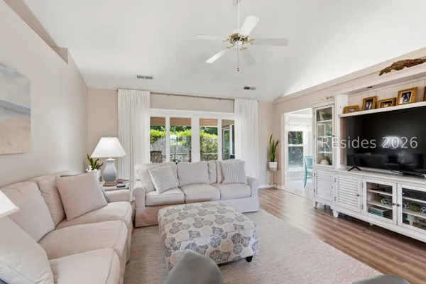 1732 AMBERLY DR