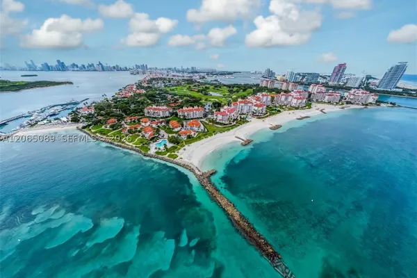 19216 FISHER ISLAND DR 19216