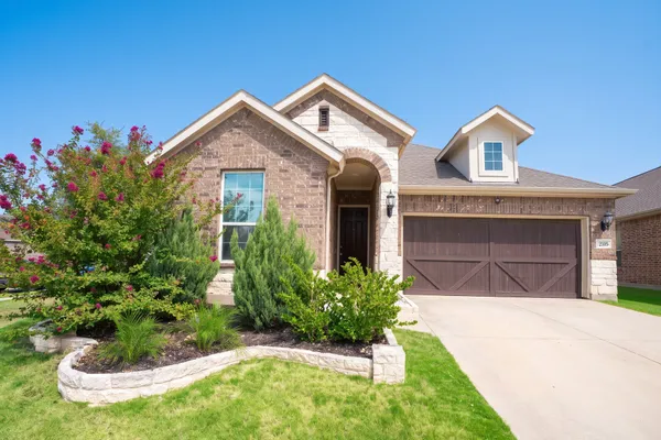 2105 ELLA LN