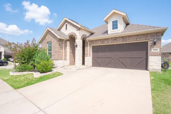 2105 ELLA LN