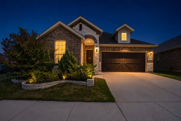2105 ELLA LN