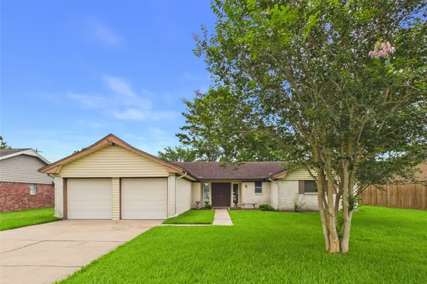 1909 TRACY LYNN LN