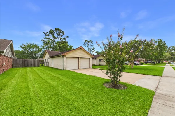 1909 TRACY LYNN LN