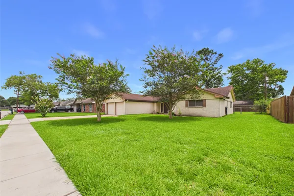 1909 TRACY LYNN LN