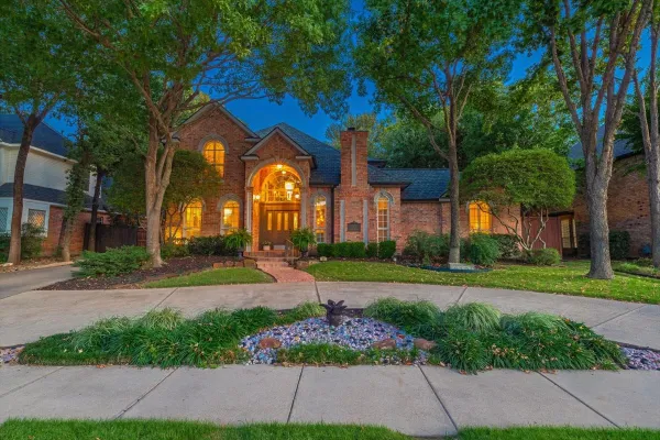 301 W MILL VALLEY DR