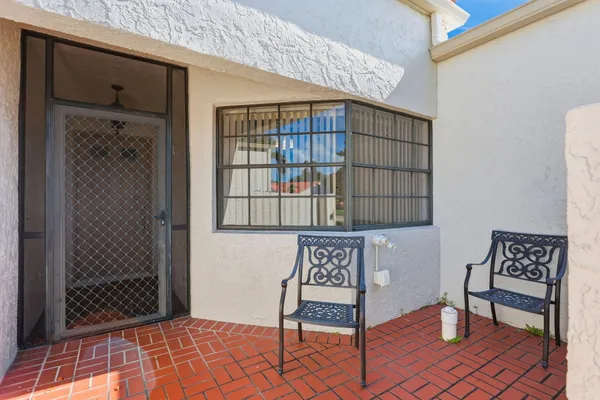 5887 PARKWALK CIR