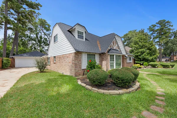 3806 GLENHEATHER DR