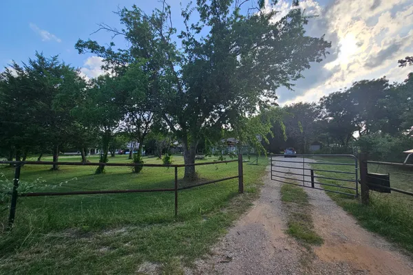 138 COUNTY RD 4876