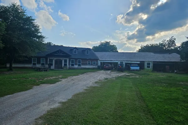 138 COUNTY RD 4876