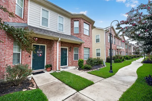 1911 KEMAH VILLAGE DR