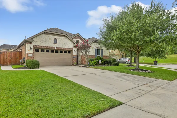 10206 EAGLE HOLLOW DR