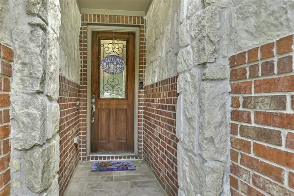 10206 EAGLE HOLLOW DR