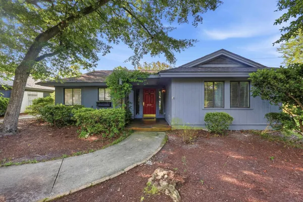 919 CEDARWOOD CIR