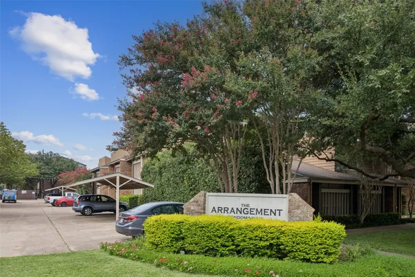 5138 AMESBURY DR 211